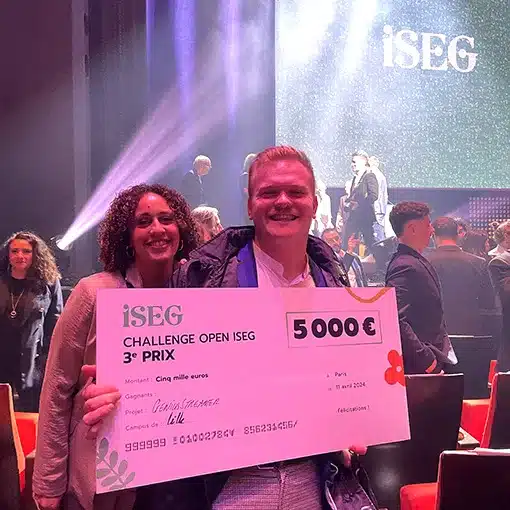 Antoine accompagnée de la directrice de l'ISEG Lille 