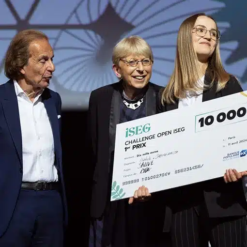 remise du premier prix de 10 000 euros