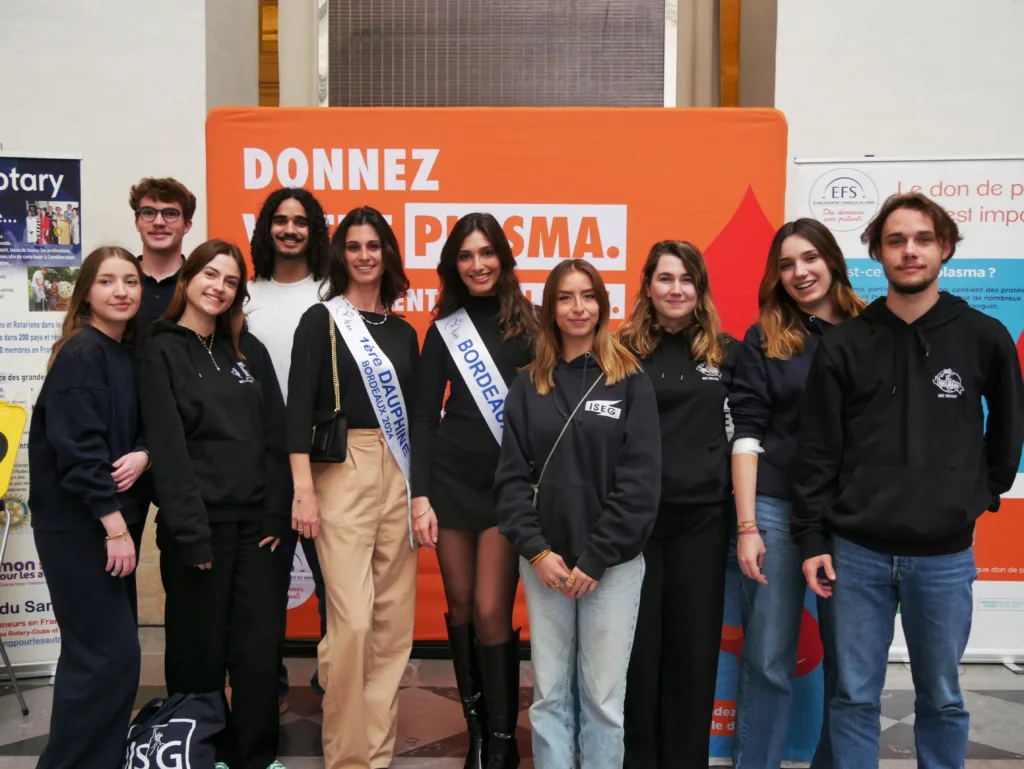 Photo prise de nos étudiants en école de communication ISEG avec Miss France Bordeaux 2024 : Alizée Sonolinos